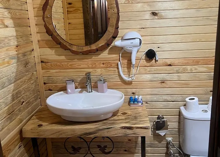 Vrasna Κάμπινγκ Δεκελί